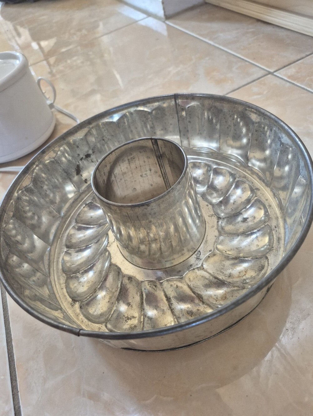 Buntd Cake Mold Metal 10x3.5 inches inches